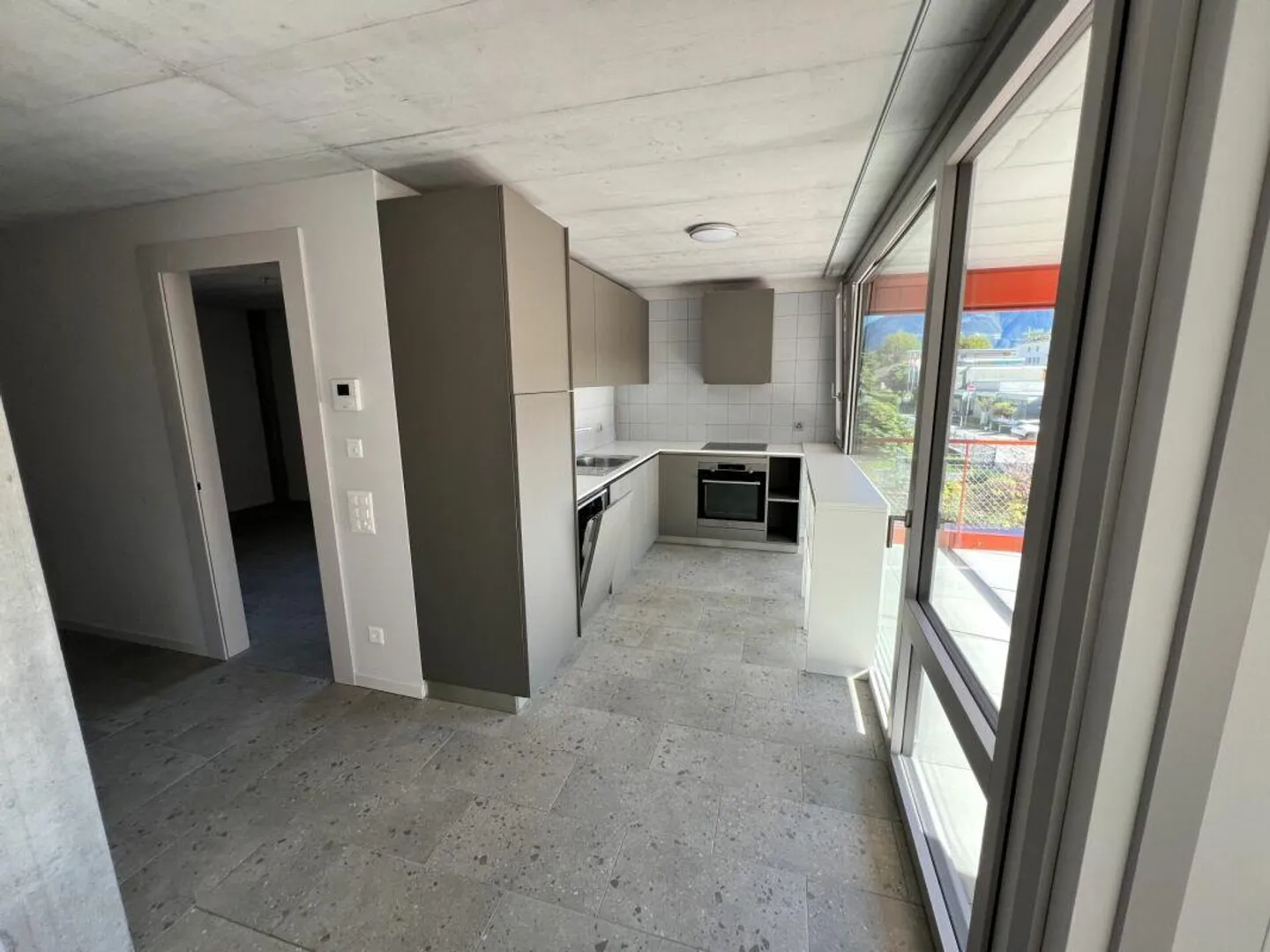 3.5-Zimmer-Wohnung im ersten Stock 1.1 - Foto 3 von 16