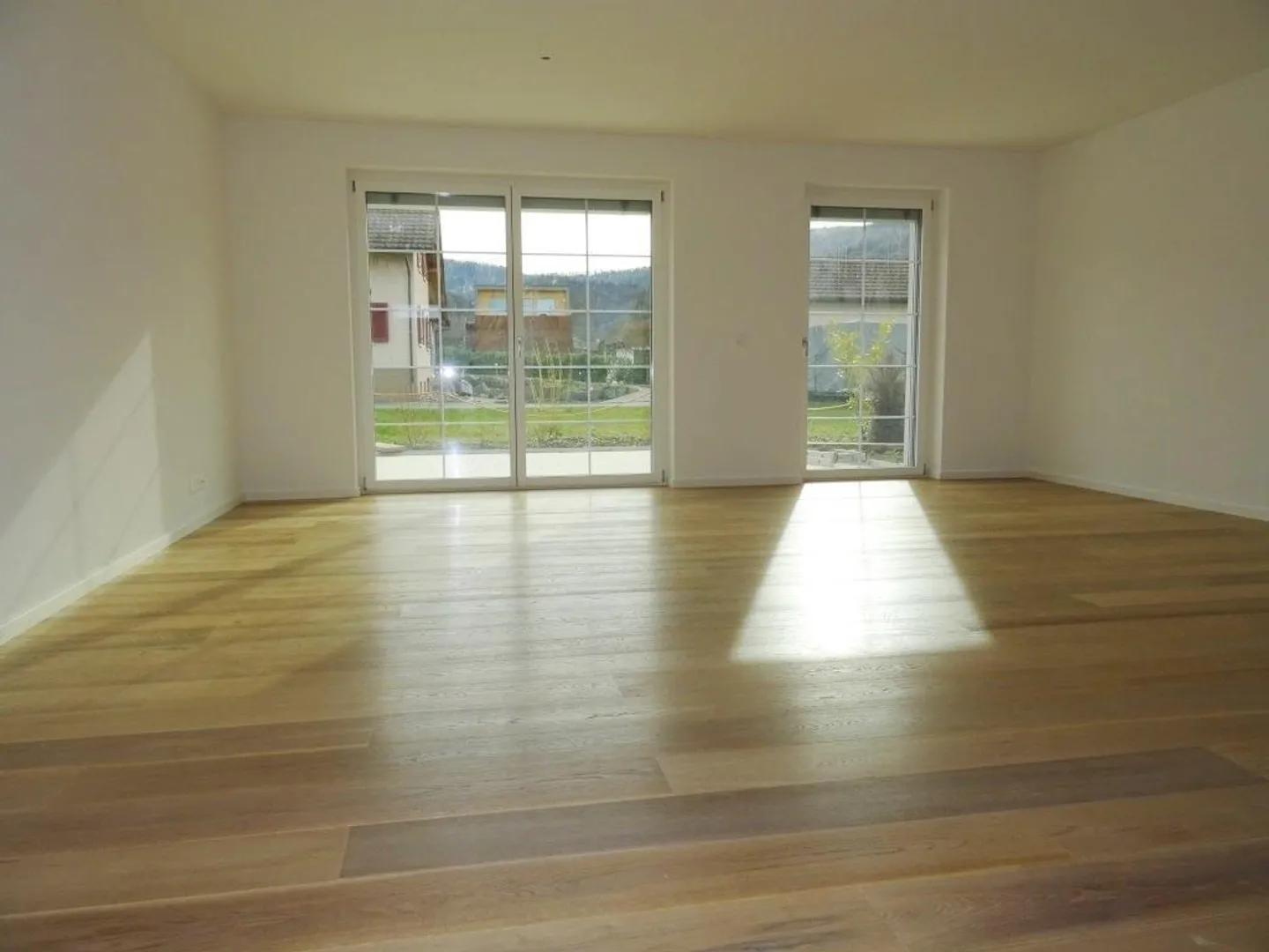 Moderne Wohnung mit Garten - Foto 2 von 10