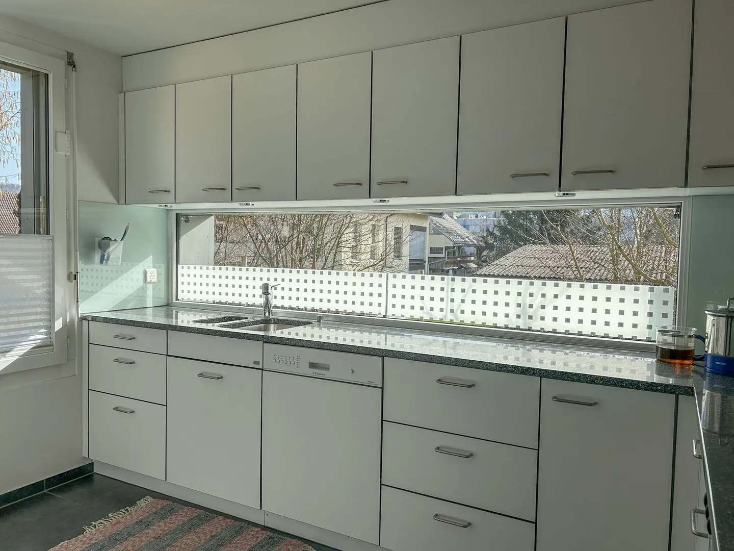 Spacious single-family home with a wide view - Photo 5 of 15