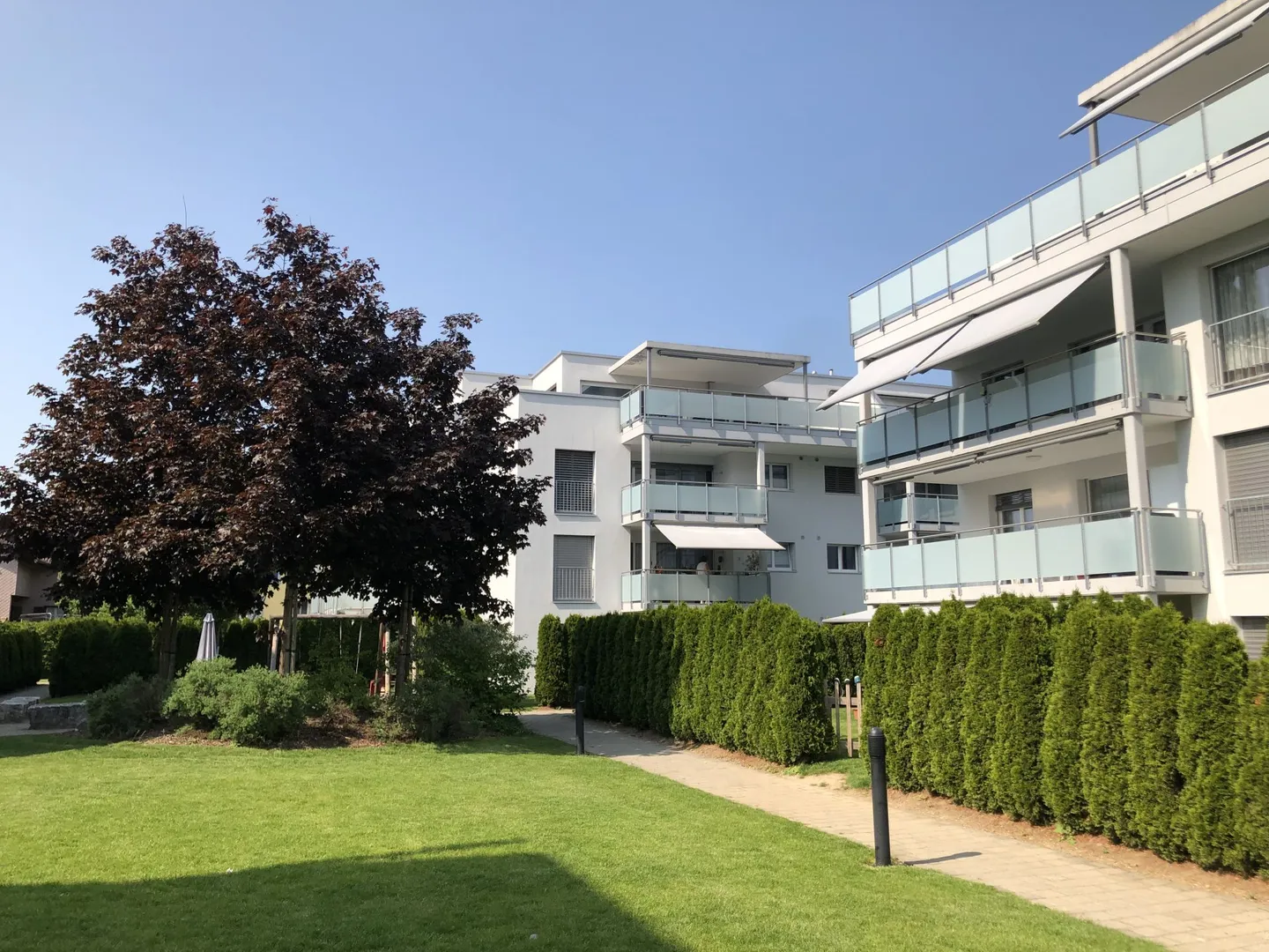 Appartement moderne de 4,5 pièces au rez-de-chaussée dans le centre du village - Photo 9 sur 9