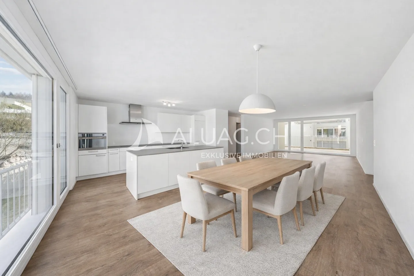 APPARTAMENTO MODERNO DI 4,5 STANZE CON BALCONE - Foto 1 di 8