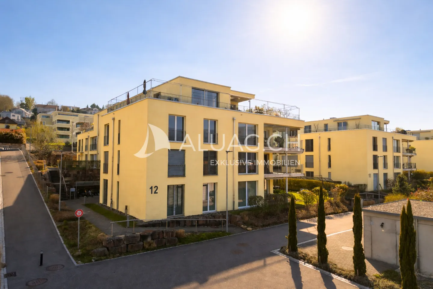 APPARTAMENTO MODERNO DI 4,5 STANZE CON BALCONE - Foto 2 di 8