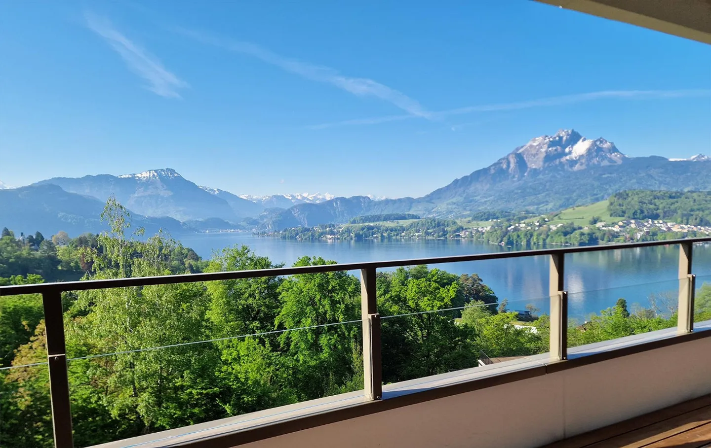 Stilvolles Wohnen mit Weitblick - Foto 1 von 11