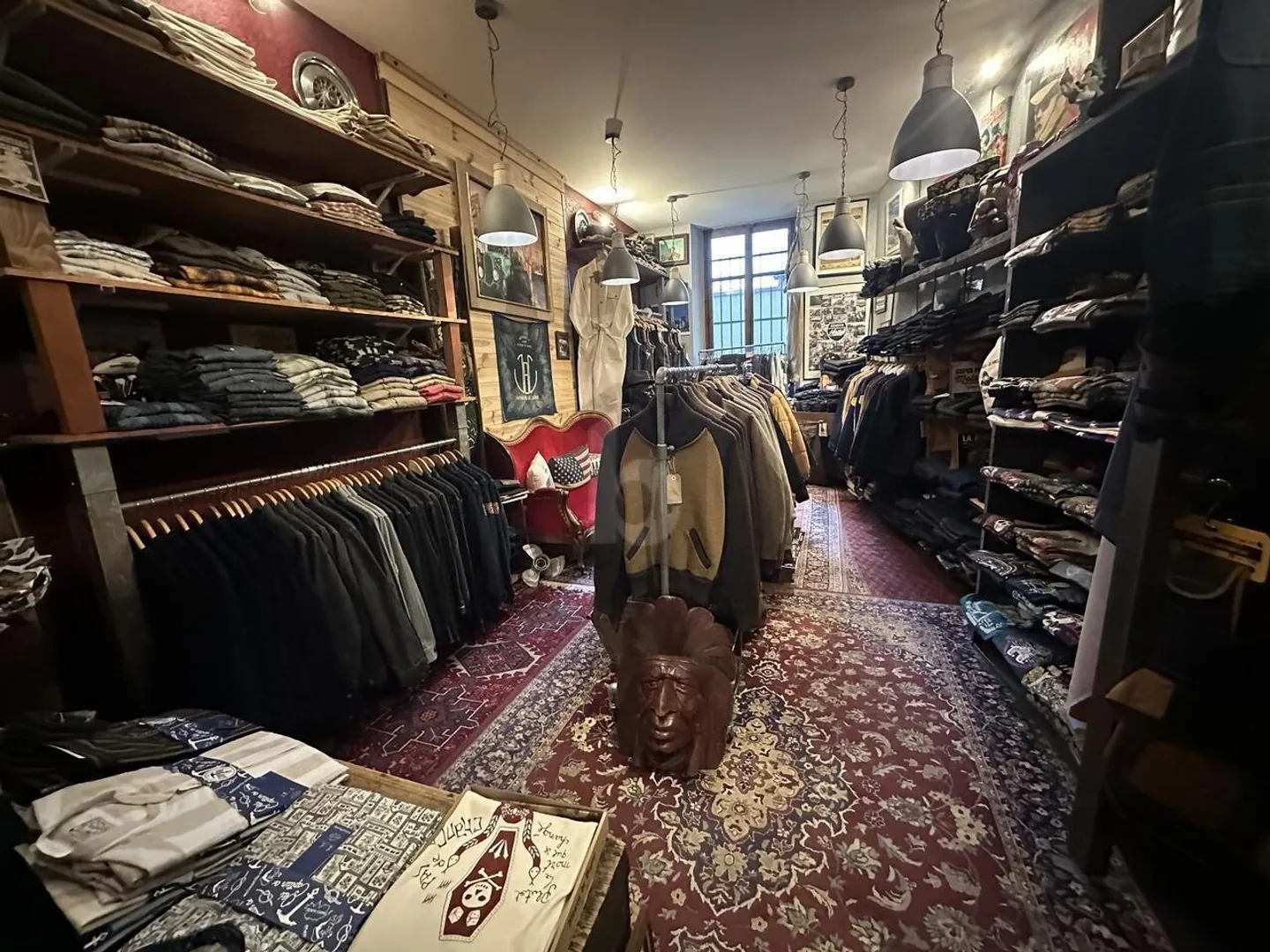 Magasin de Vêtements aux Eaux-Vives - Photo 2 sur 4