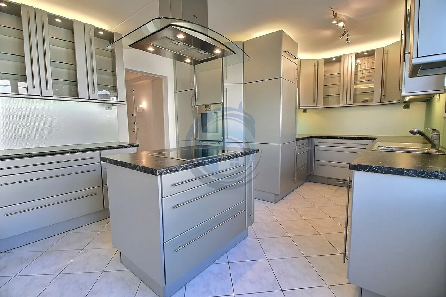 GERÄUMIGE 5,5-ZIMMER-WOHNUNG MIT BALKON - OBERSTE ETAGE - Foto 5 von 14