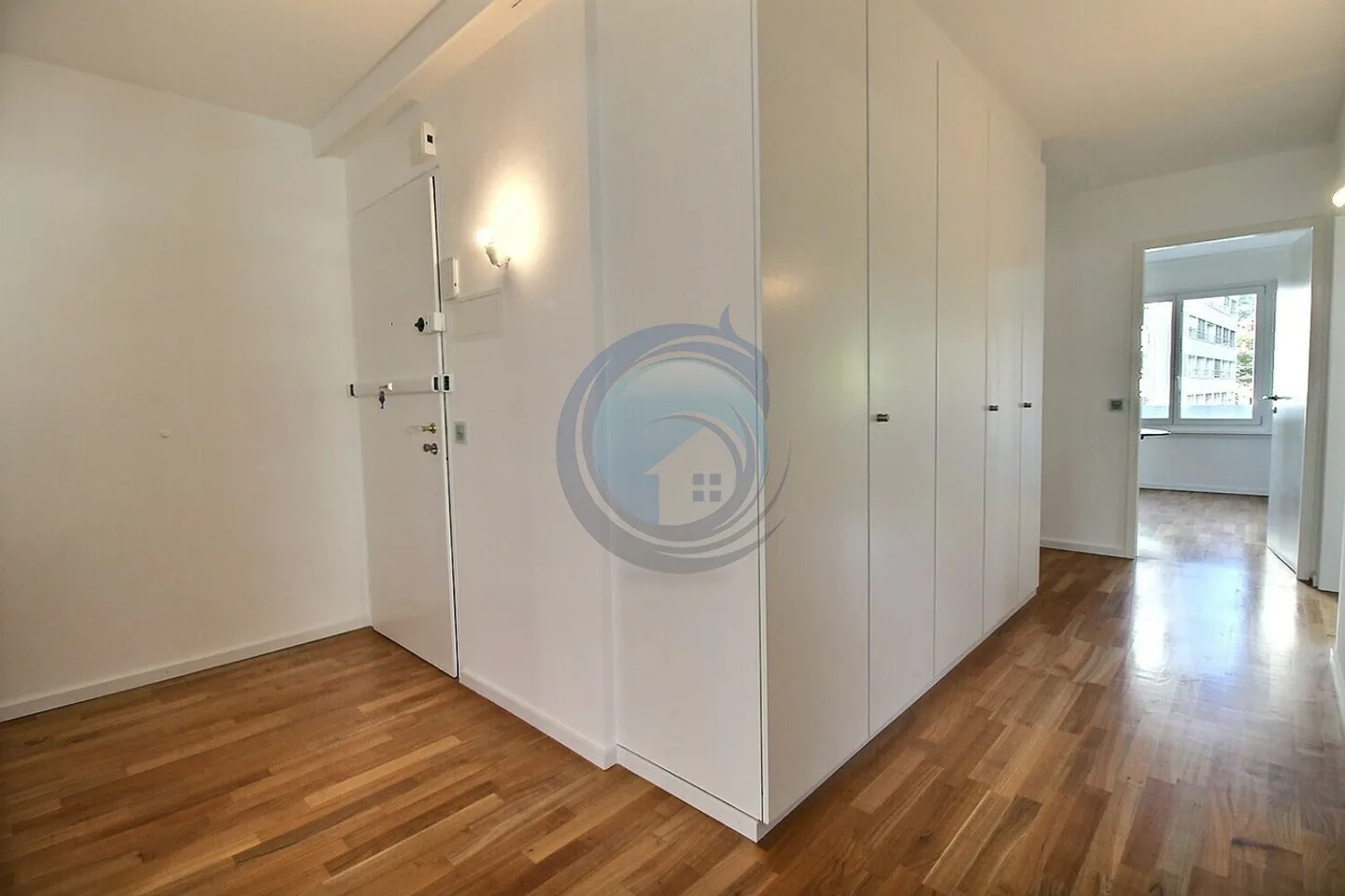 GERÄUMIGE 5,5-ZIMMER-WOHNUNG MIT BALKON - OBERSTE ETAGE - Foto 11 von 14