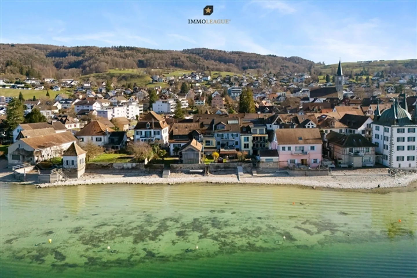 Un joyau rare avec un accès direct au lac. - Photo 6 sur 11