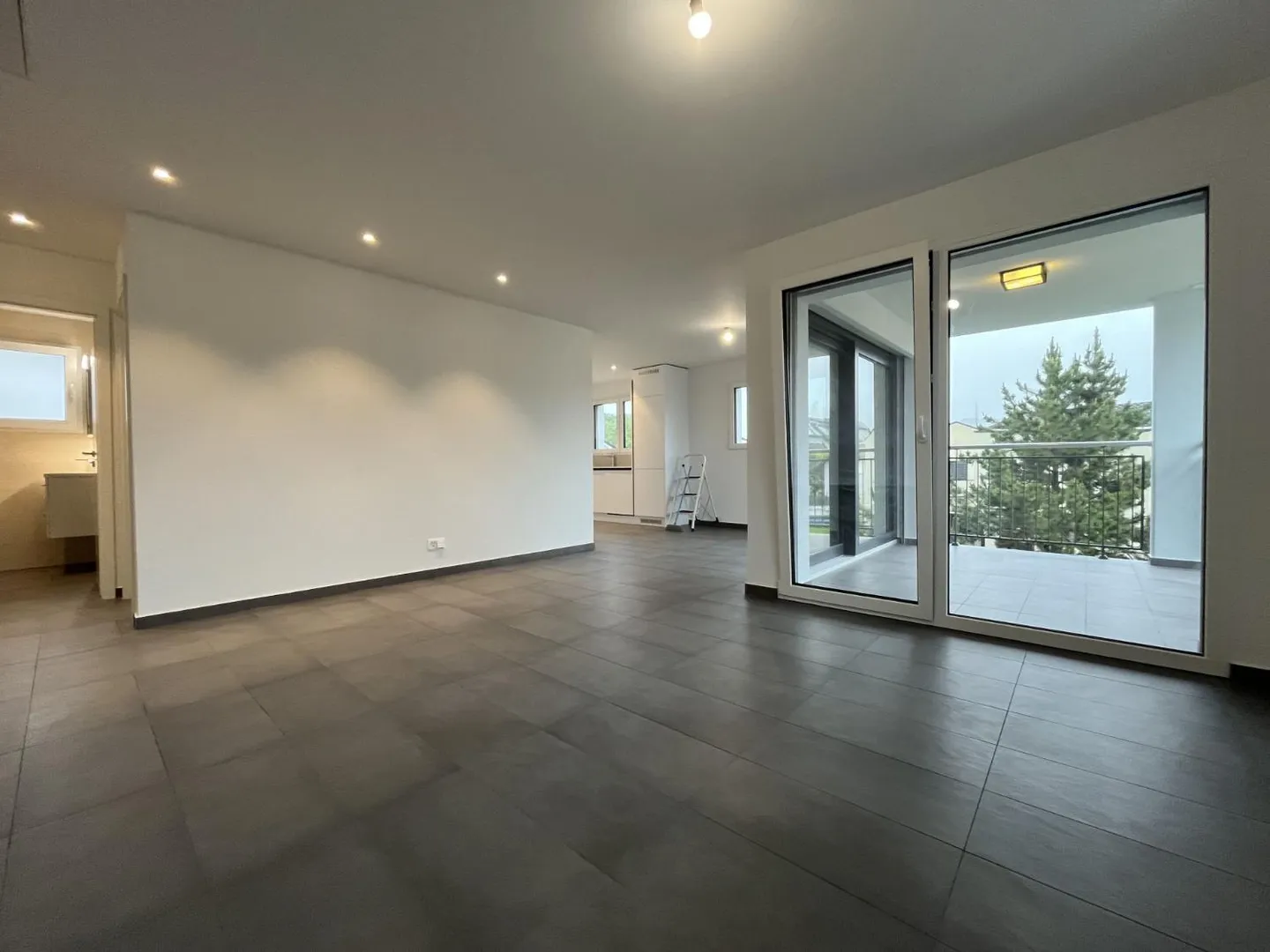 NEU, MODERN, MIT LOGGIA - Foto 1 di 12