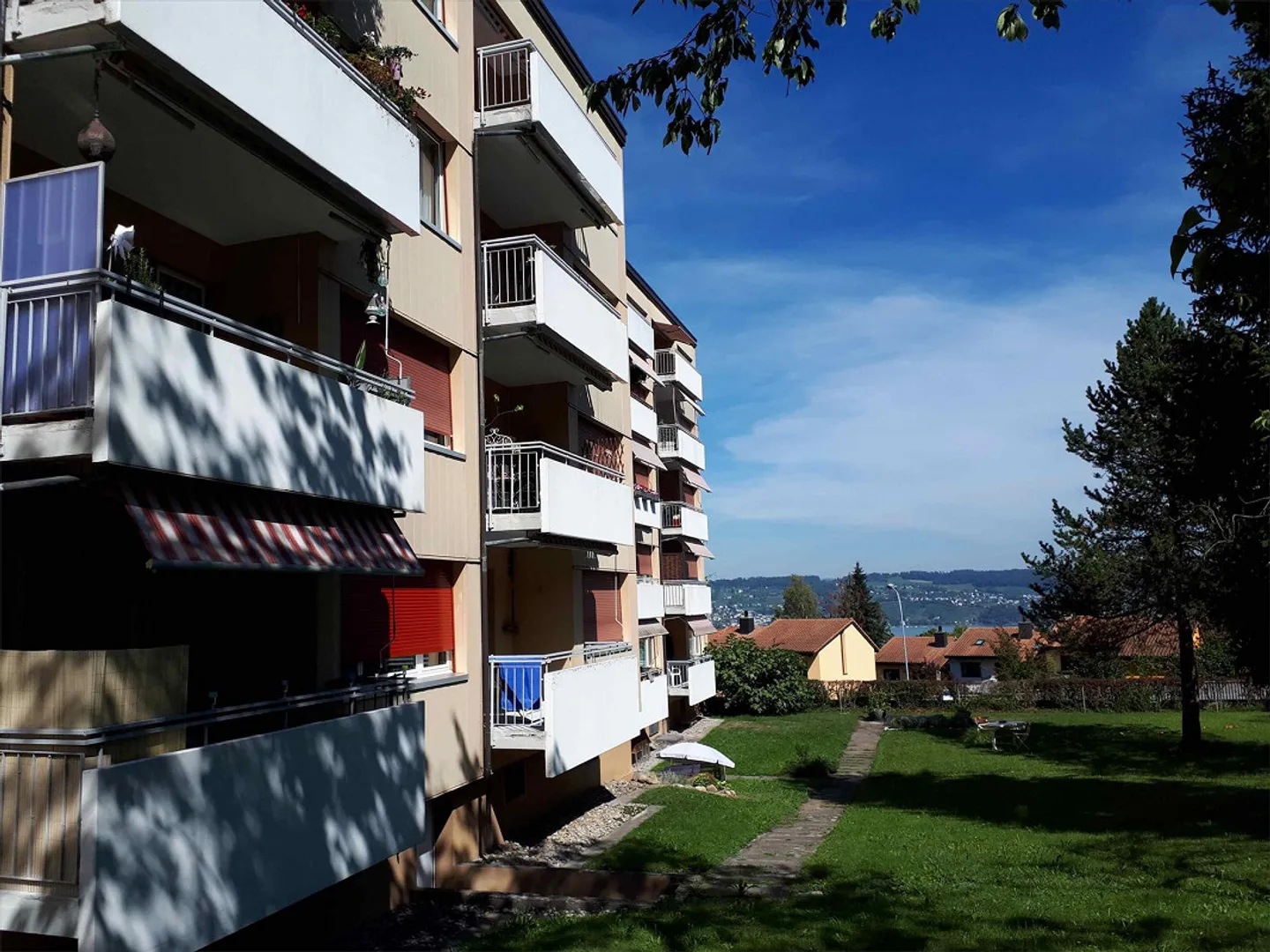 Vivere a prezzi accessibili con un buon collegamento ai mezzi pubblici - durata limitata! - Foto 2 di 7