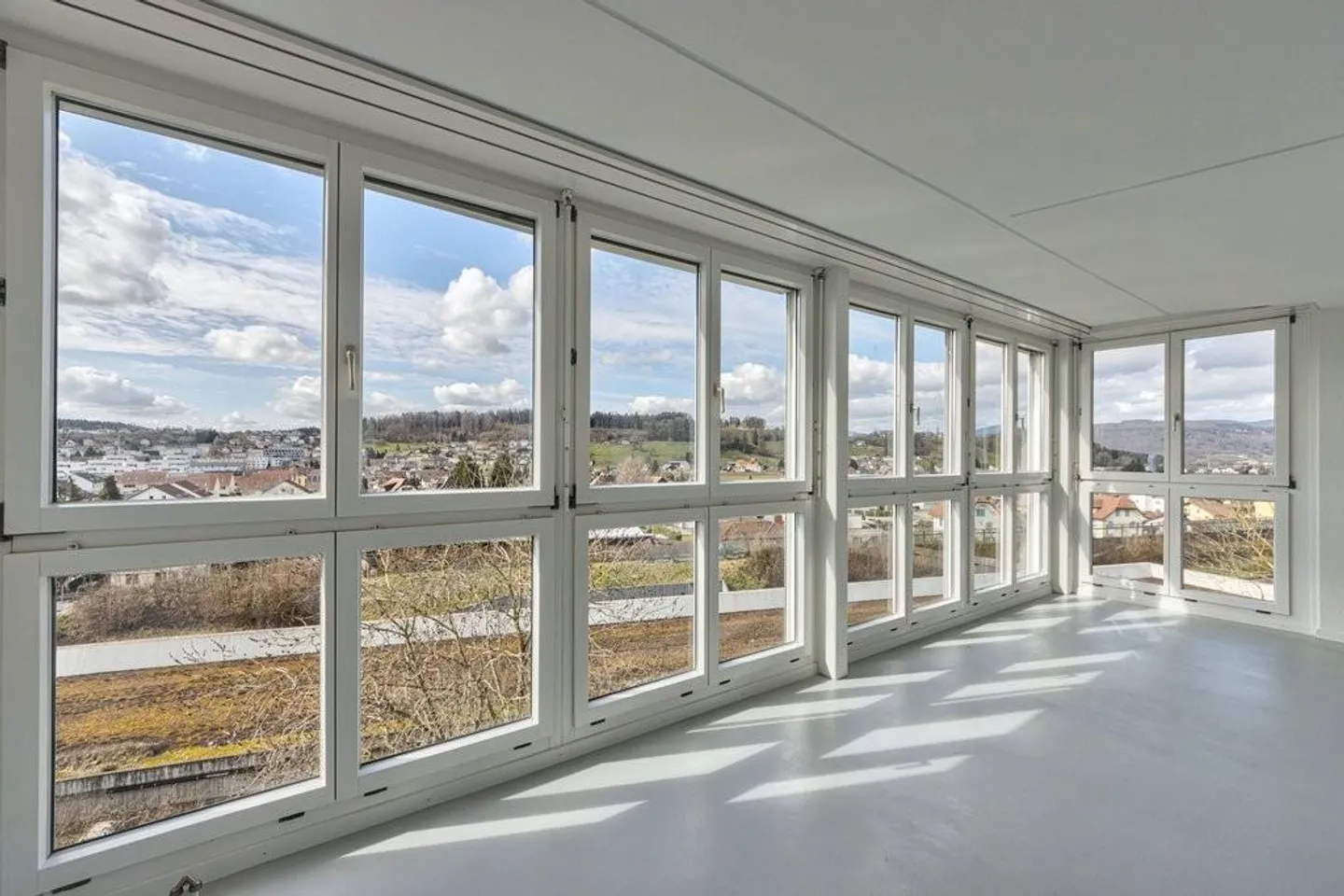 RENT WITHOUT DEPOSIT - Apartment with a beautiful view - Photo 4 of 8