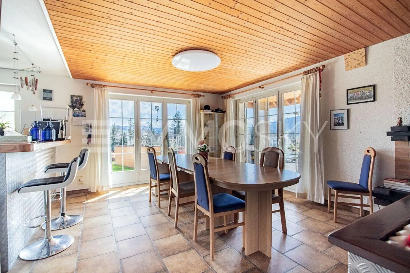 Geräumiges Familienhaus mit Pool - Foto 4 von 5