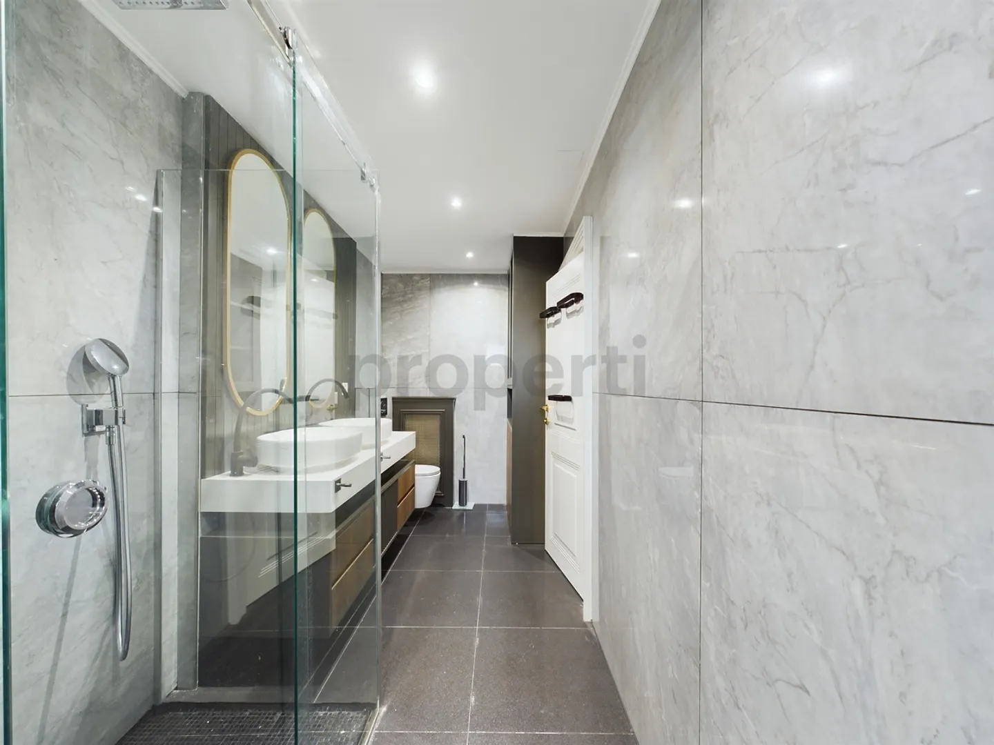 Appartamento moderno di 4,5 stanze con ampia terrazza e giardino in ... - Foto 11 di 12