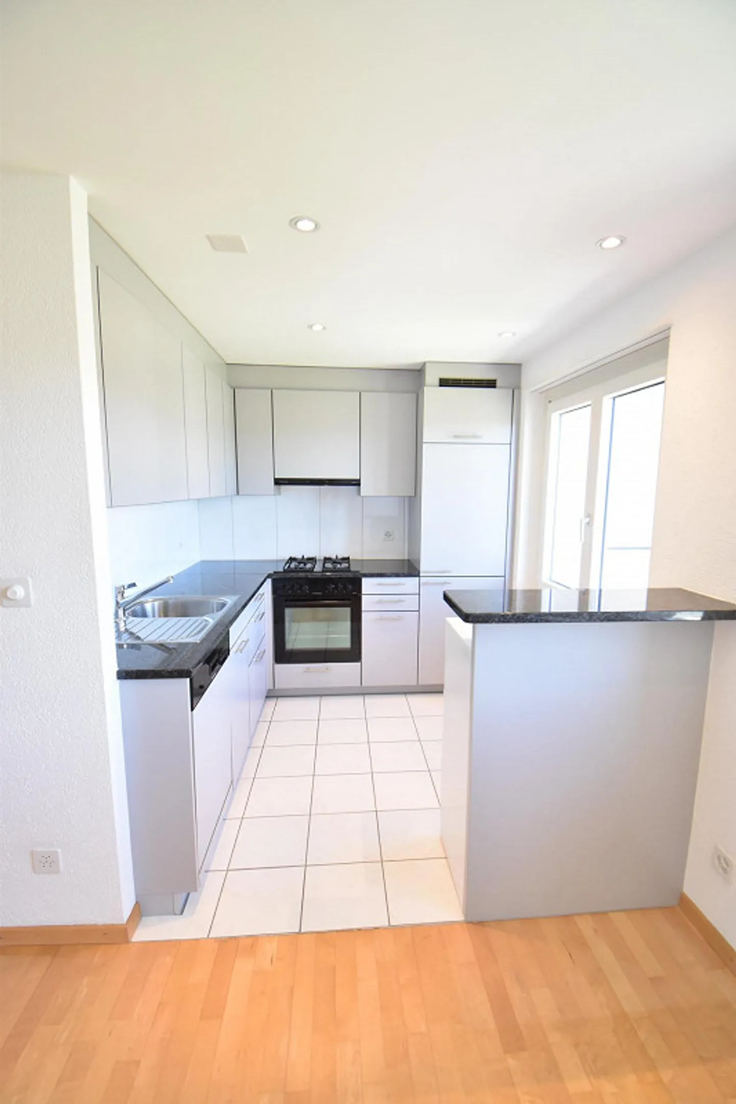 Vivre avec vue sur la verdure, appartement de 3,5 pièces à l'ouest de la ville - Photo 1 sur 7