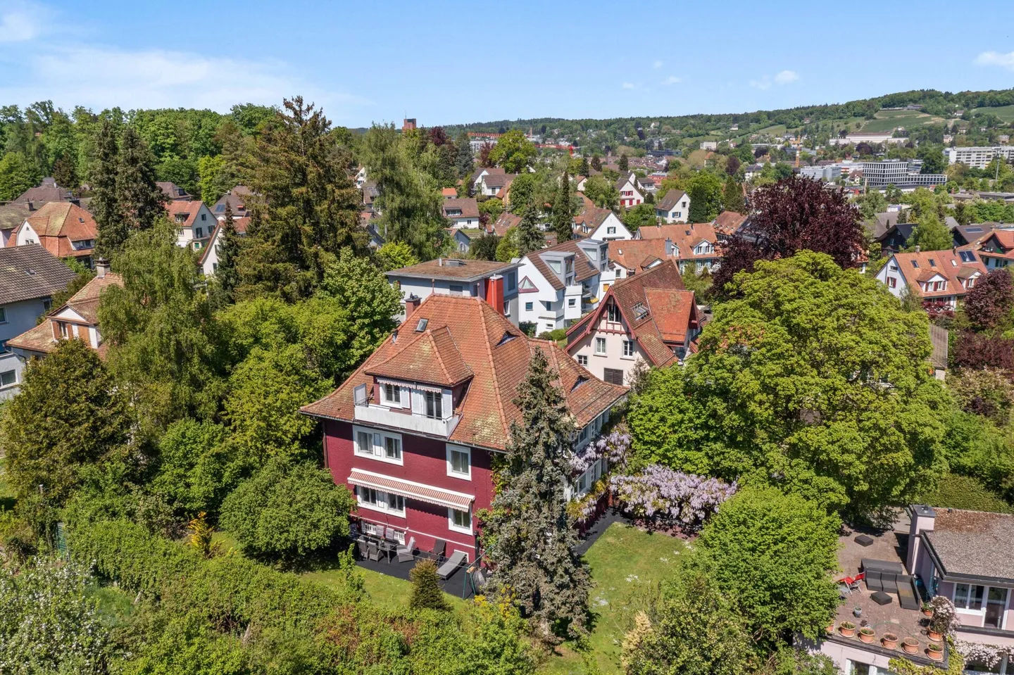 Elegant home in a privileged location in Breite - Photo 1 of 30