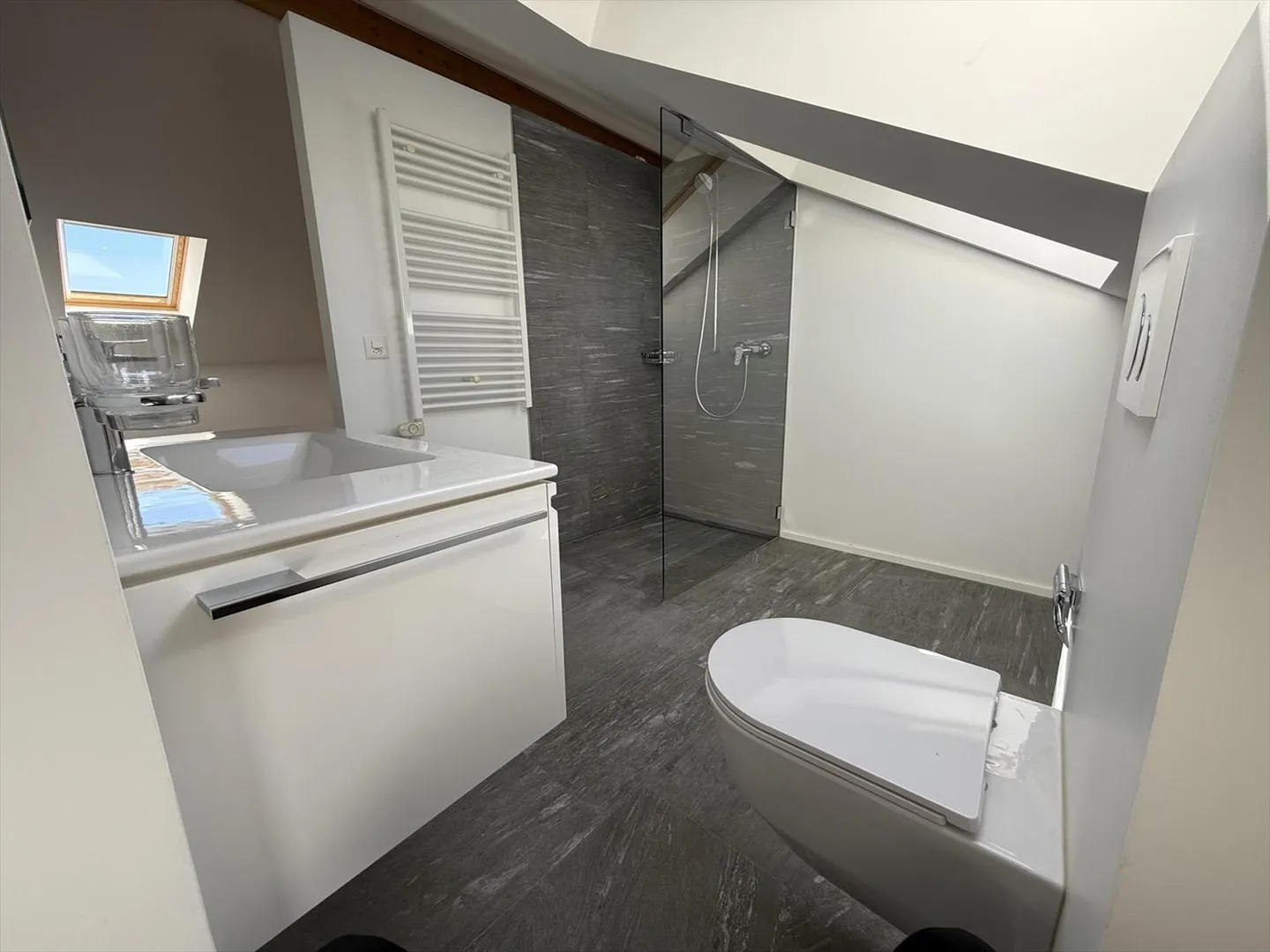 À louer : Magnifique appartement sur deux niveaux - Photo 8 sur 11