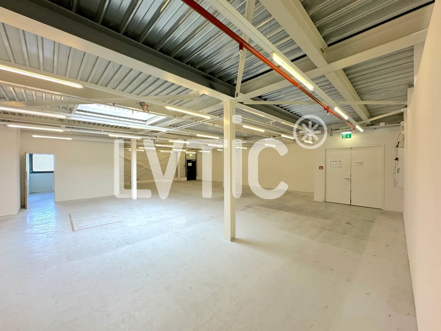 Showroom, Büros, Räumlichkeiten von 250 m2 zur Miete in Conthey - Foto 1 von 9