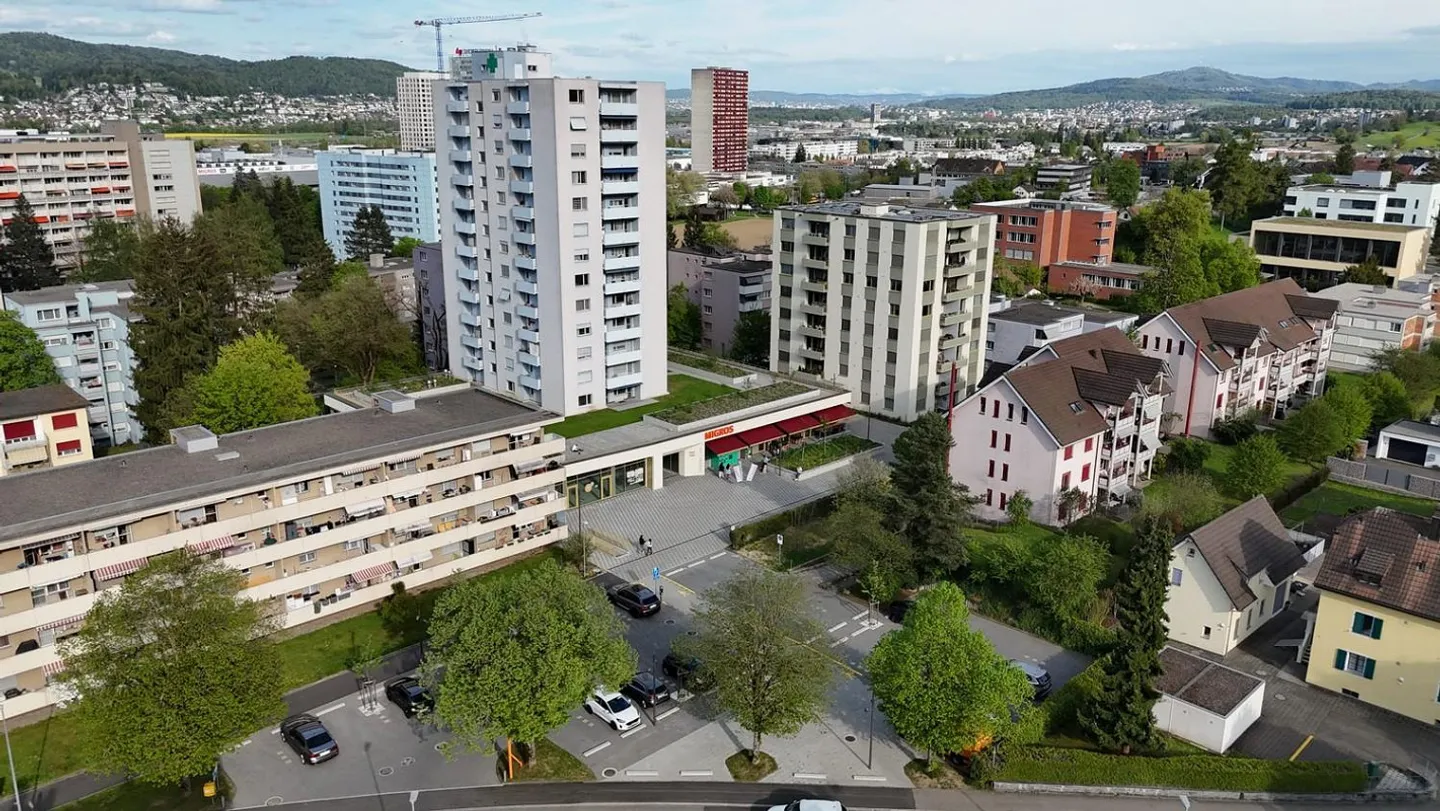 Attractive commercial space with large window front in Spreitenbach - Photo 3 of 11