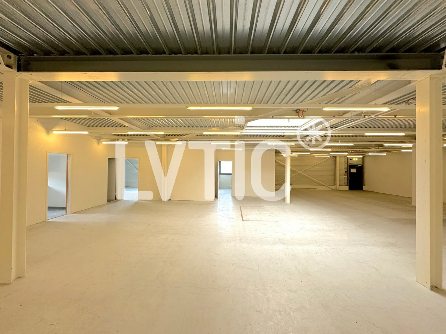 Showroom, Büros, Räumlichkeiten von 250 m2 zur Miete in Conthey - Foto 3 von 9