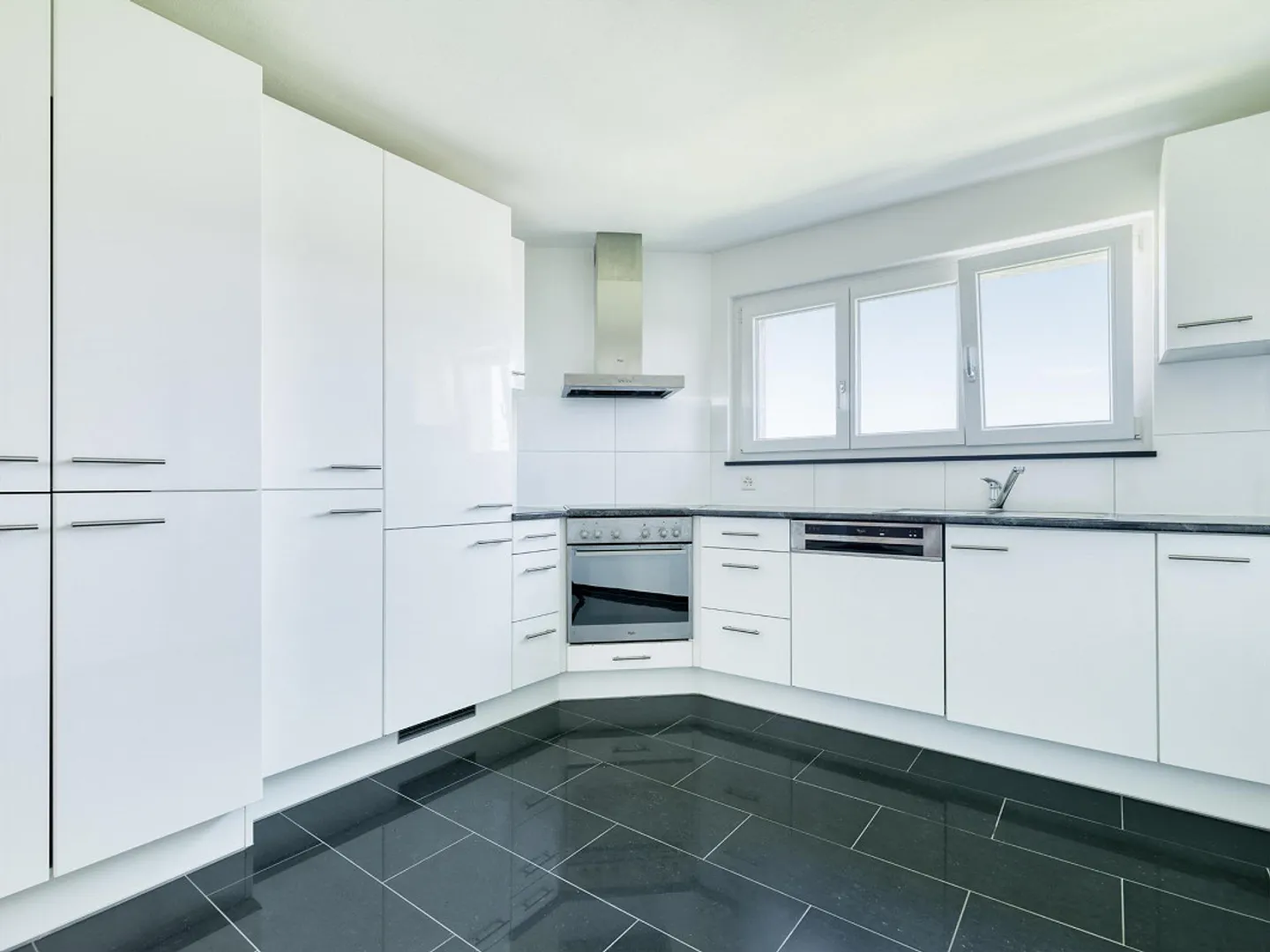 Helle und lichtdurchflutete 4.5 Zimmer Wohnung an sehr ruhiger Lage - Foto 1 von 6