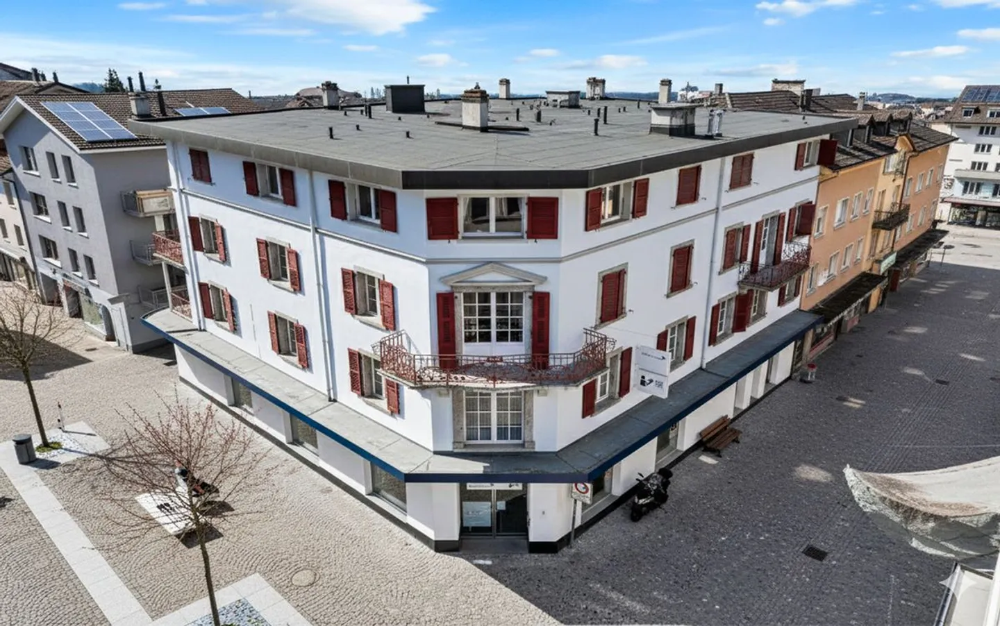 Ufficio in un edificio commerciale idealmente situato nel centro di Monthey. - Foto 1 di 9