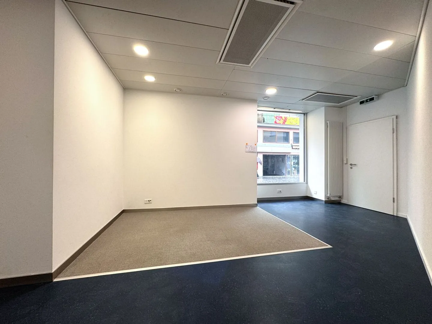 Ufficio in un edificio commerciale idealmente situato nel centro di Monthey. - Foto 4 di 9