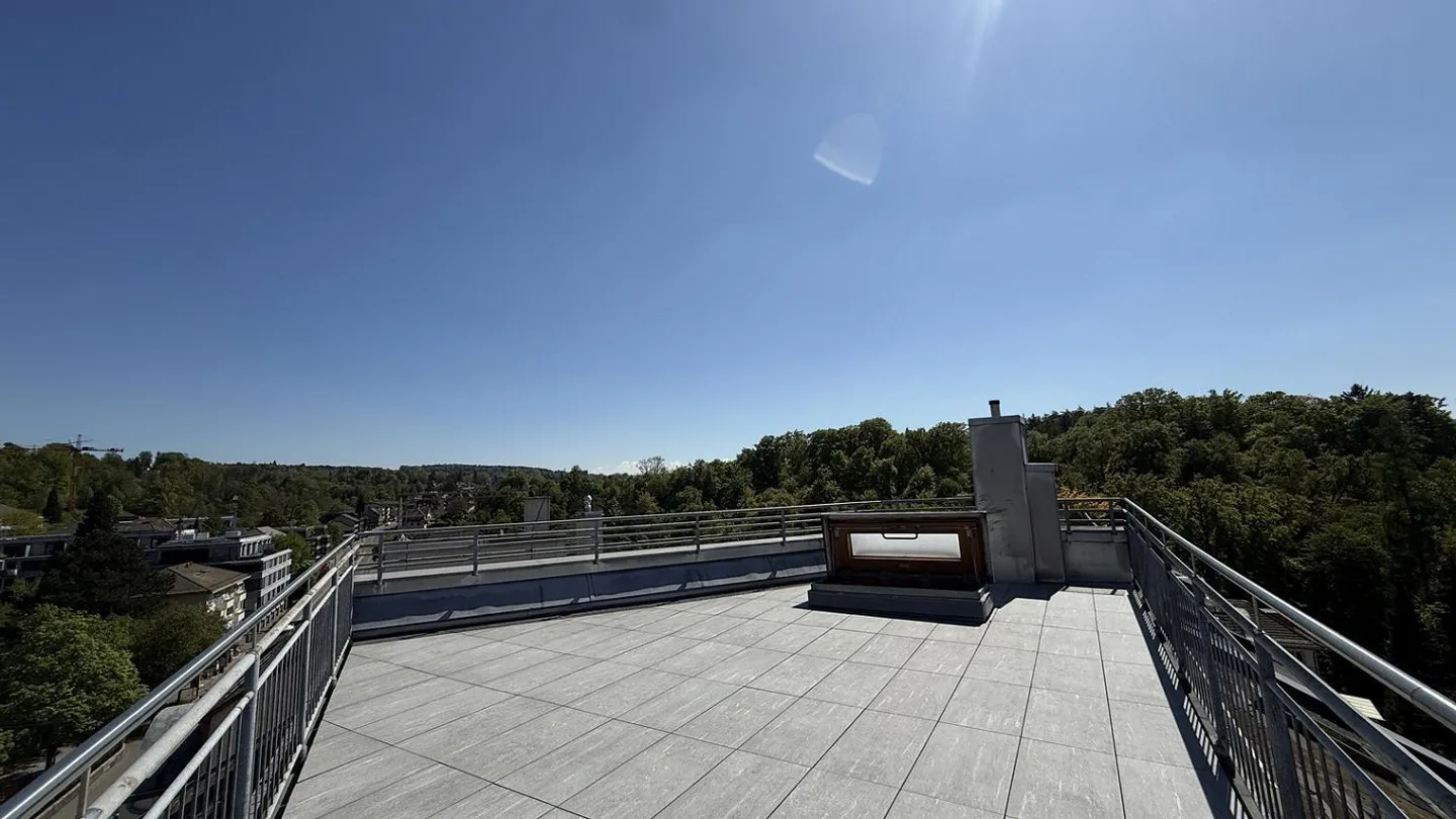 Nouvellement rénové avec grande terrasse en tourelle et vue magnifique - Photo 7 sur 9