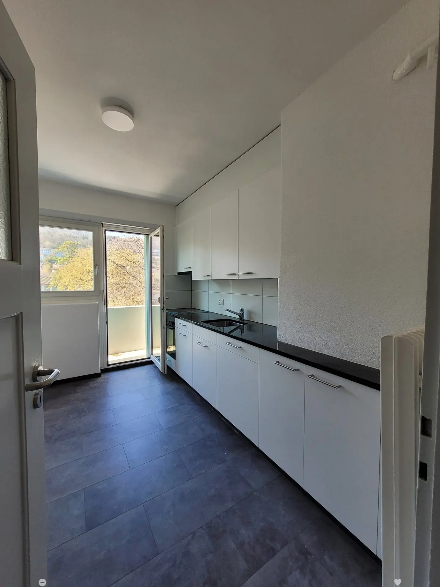Bright 3-room apartment with two balconies - Photo 5 of 13