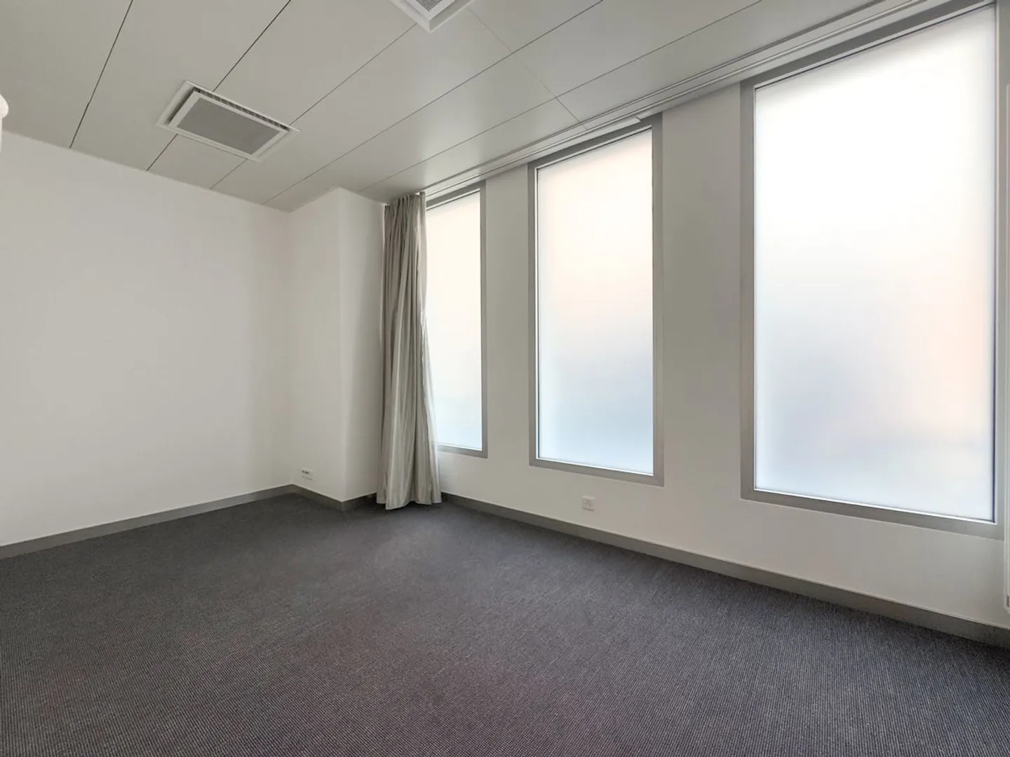 Ufficio in un edificio commerciale idealmente situato nel centro di Monthey. - Foto 5 di 9