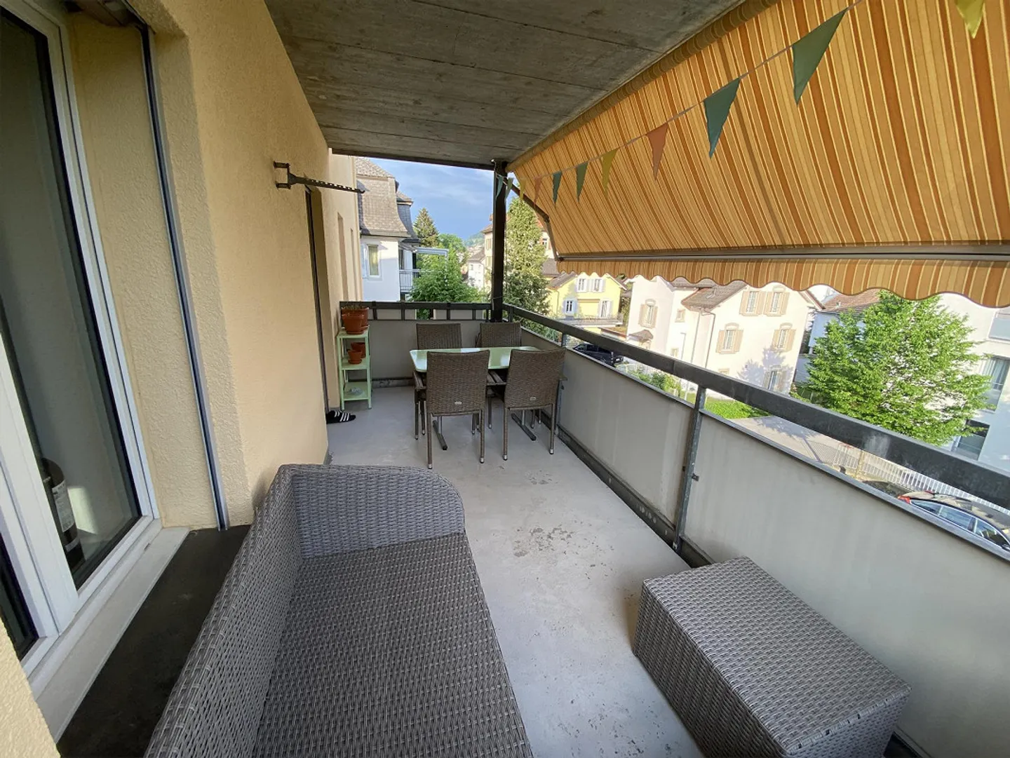 Helle 4-Zimmer-Wohnung mit Balkon - Foto 2 von 6