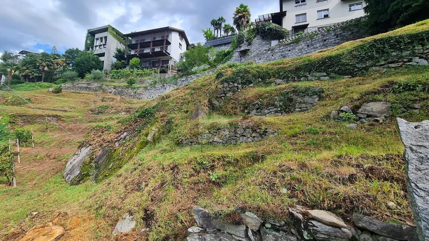 Terreno soleggiato con vista - Foto 4 di 5