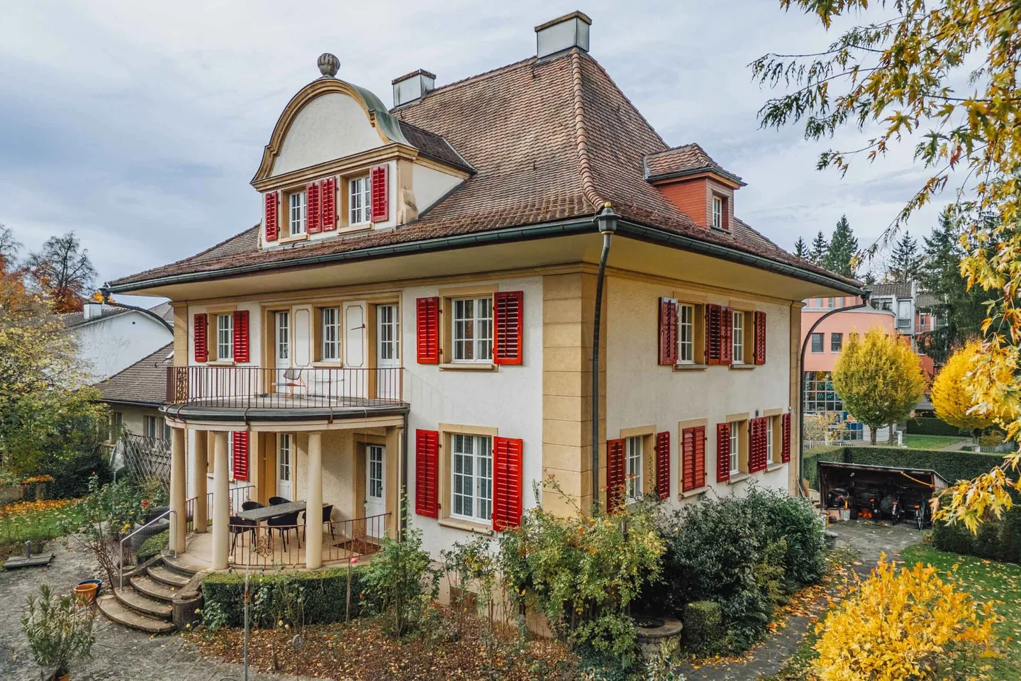 Villa with Practice Extension - Photo 3 of 41