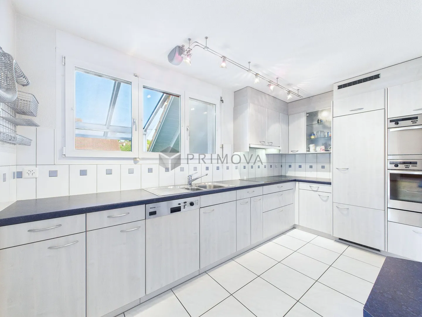 Due piani, una decisione: trasferirsi! - Foto 3 di 13