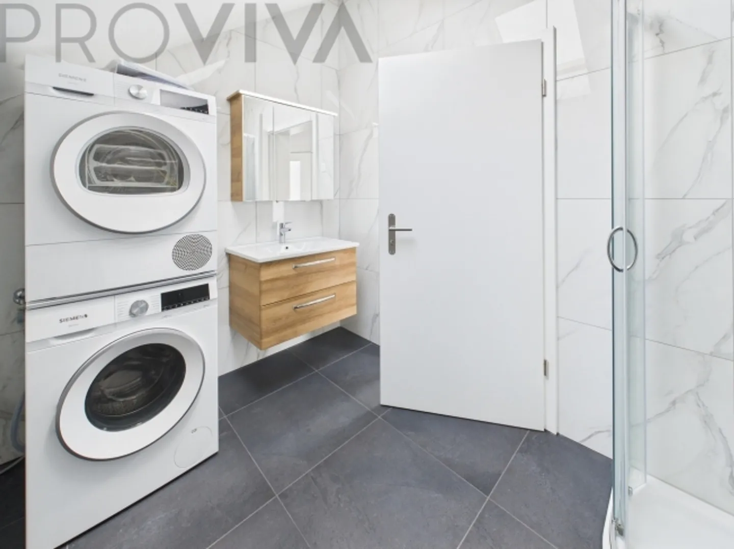 new, central and top equipped - Photo 7 of 8