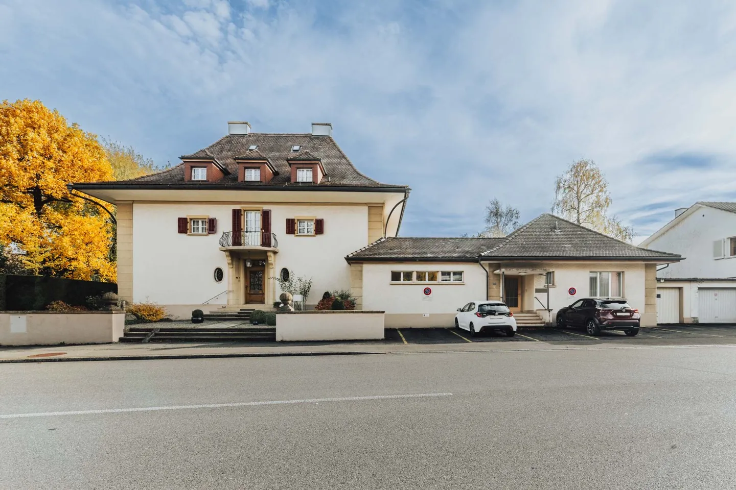 Villa with Practice Extension - Photo 9 of 41