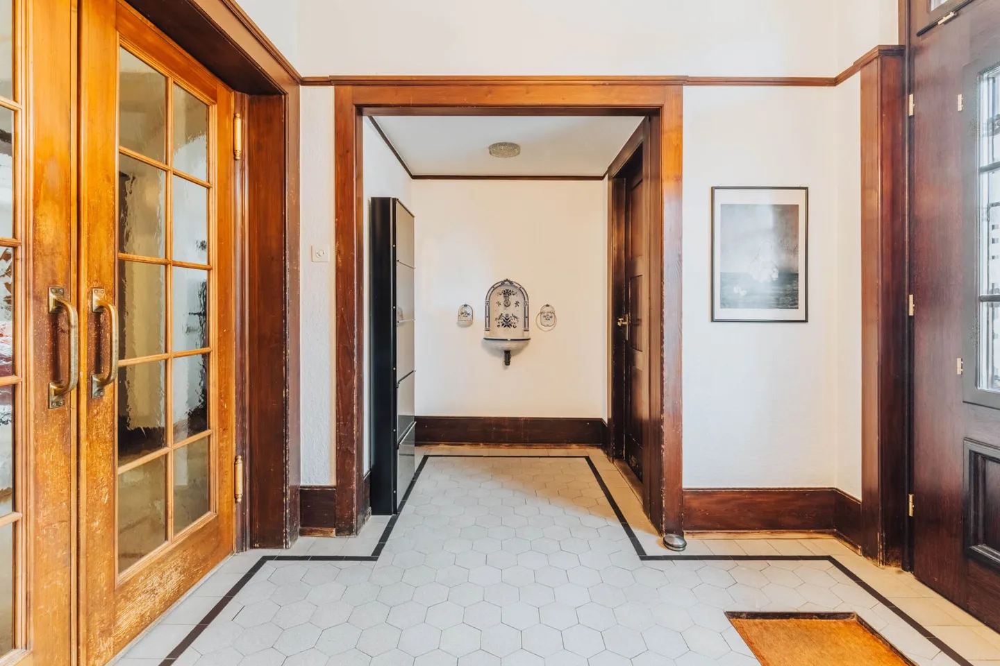 Villa with Practice Extension - Photo 10 of 41