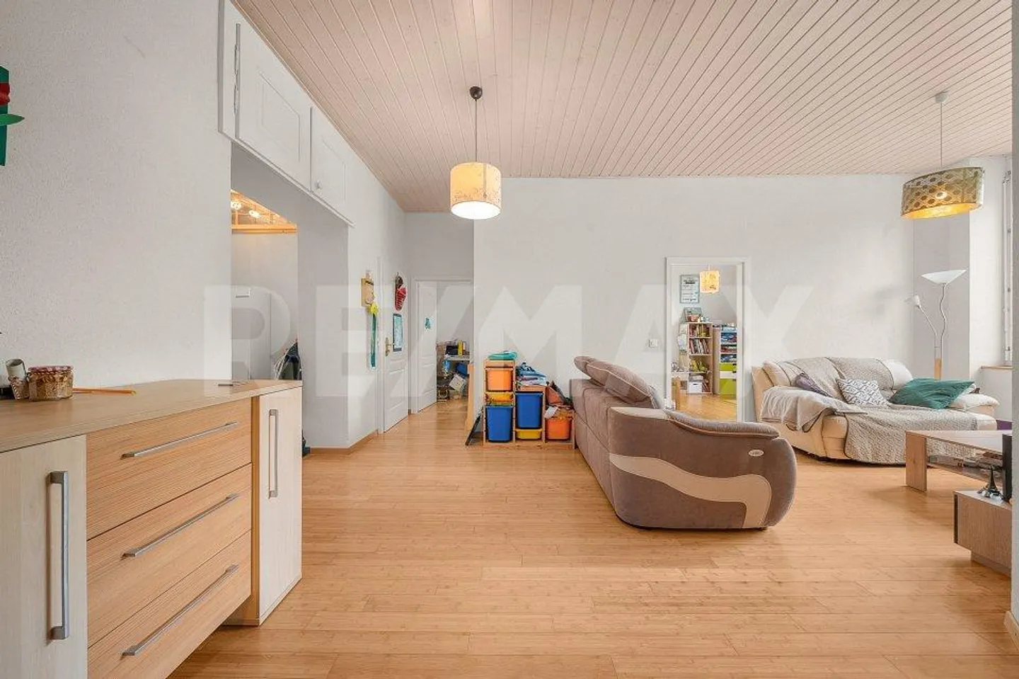 For multigenerational family: 3-unit house - Photo 13 of 13