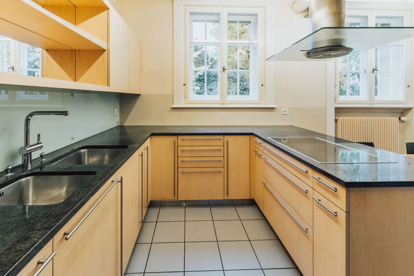 Villa with Practice Extension - Photo 16 of 41