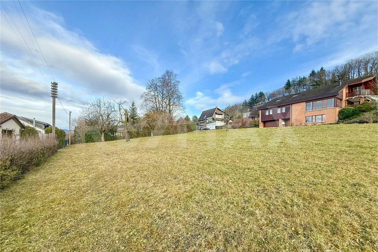 La procedura di offerta inizia presto! Lotto edificabile di 1473 m² completamente sviluppato con bella vista lontana - Foto 3 di 6