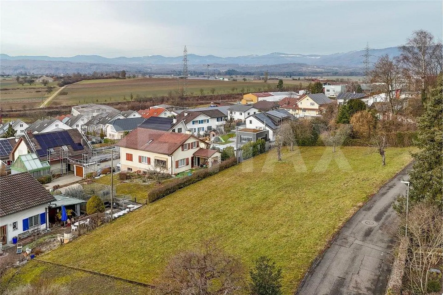 La procedura di offerta inizia presto! Lotto edificabile di 1473 m² completamente sviluppato con bella vista lontana - Foto 5 di 6