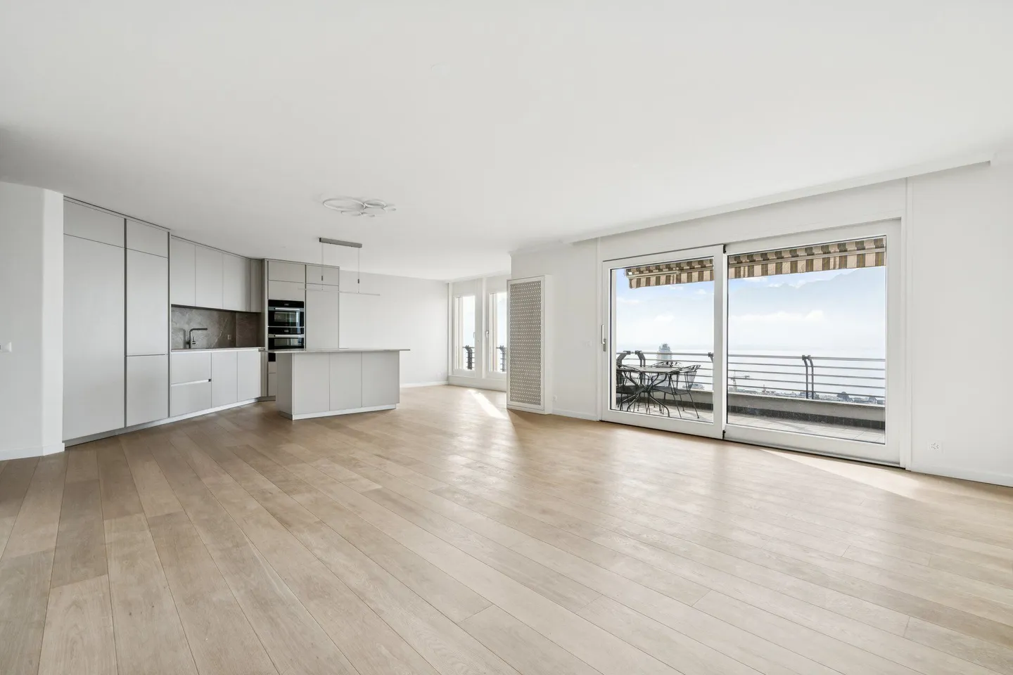 Magnifico appartamento a Montreux con vista mozzafiato sul lago e sulle Alpi - Foto 2 di 10