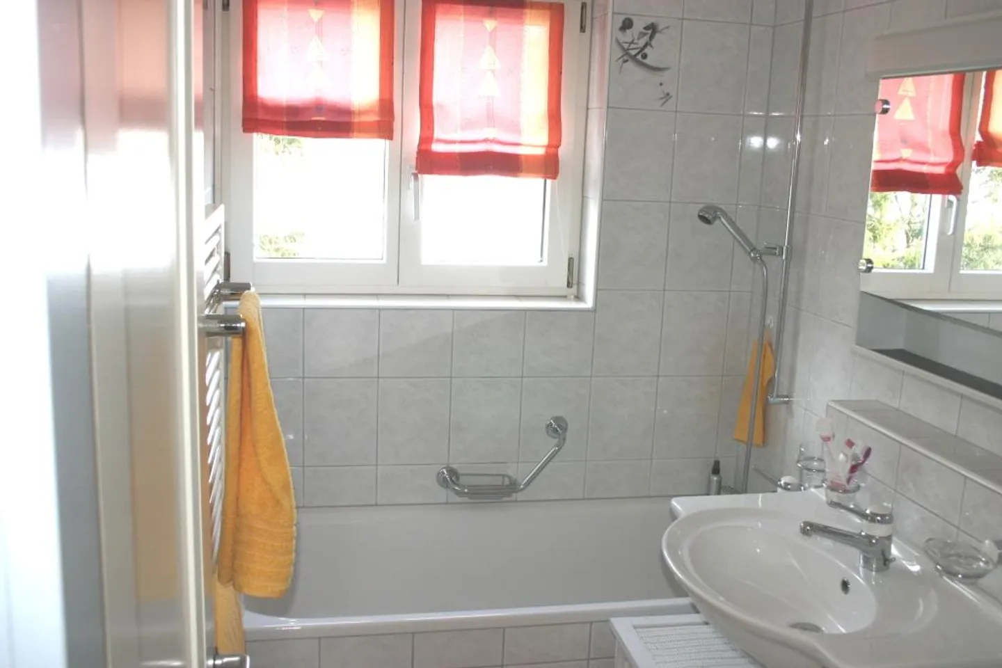 3 Room Apartment with Generous Balcony and Garage - Photo 4 of 7