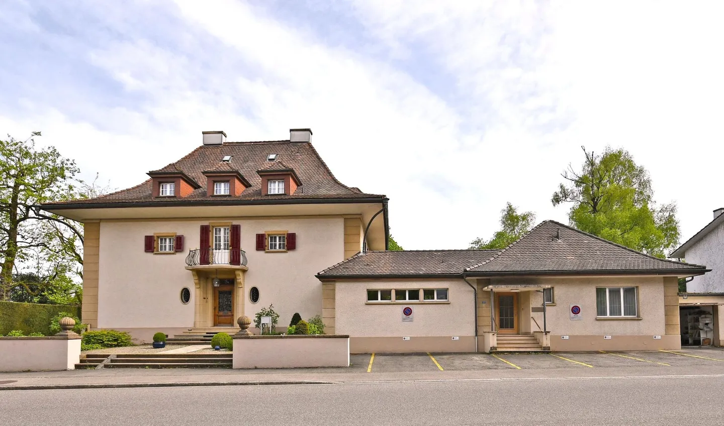 Villa with Practice Extension - Photo 33 of 41