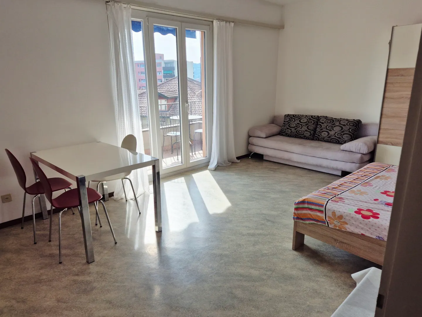 Furnished studio, terrace - Photo 1 of 10