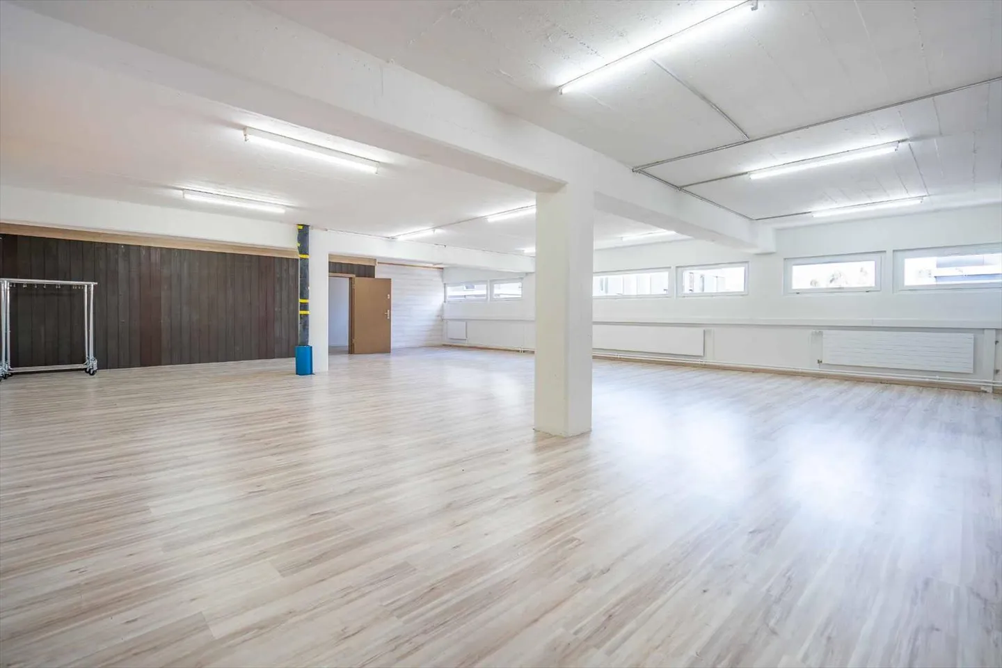 Rental spaces: renovated, visible and versatile – 40 to 160 m² - Photo 2 of 7