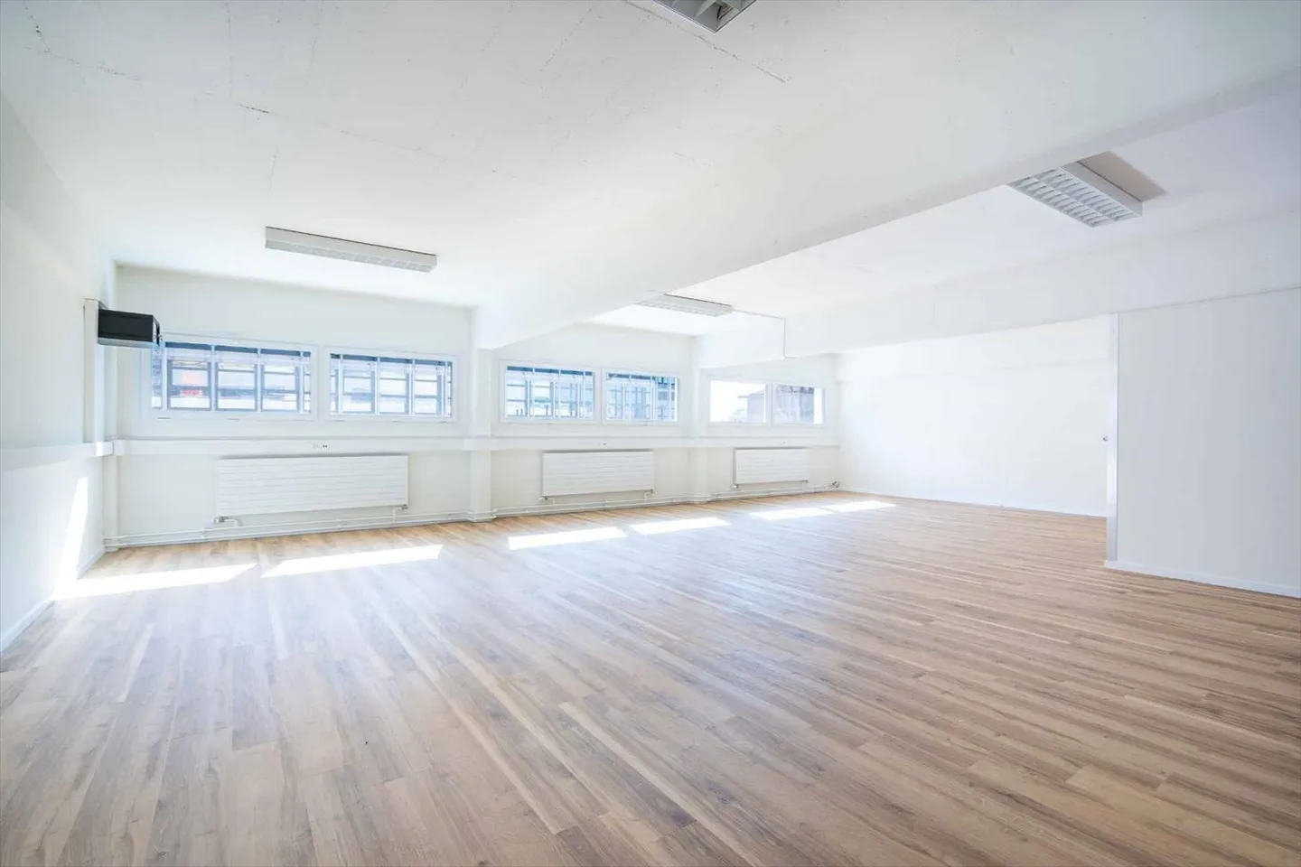 Rental spaces: renovated, visible and versatile – 40 to 160 m² - Photo 4 of 7