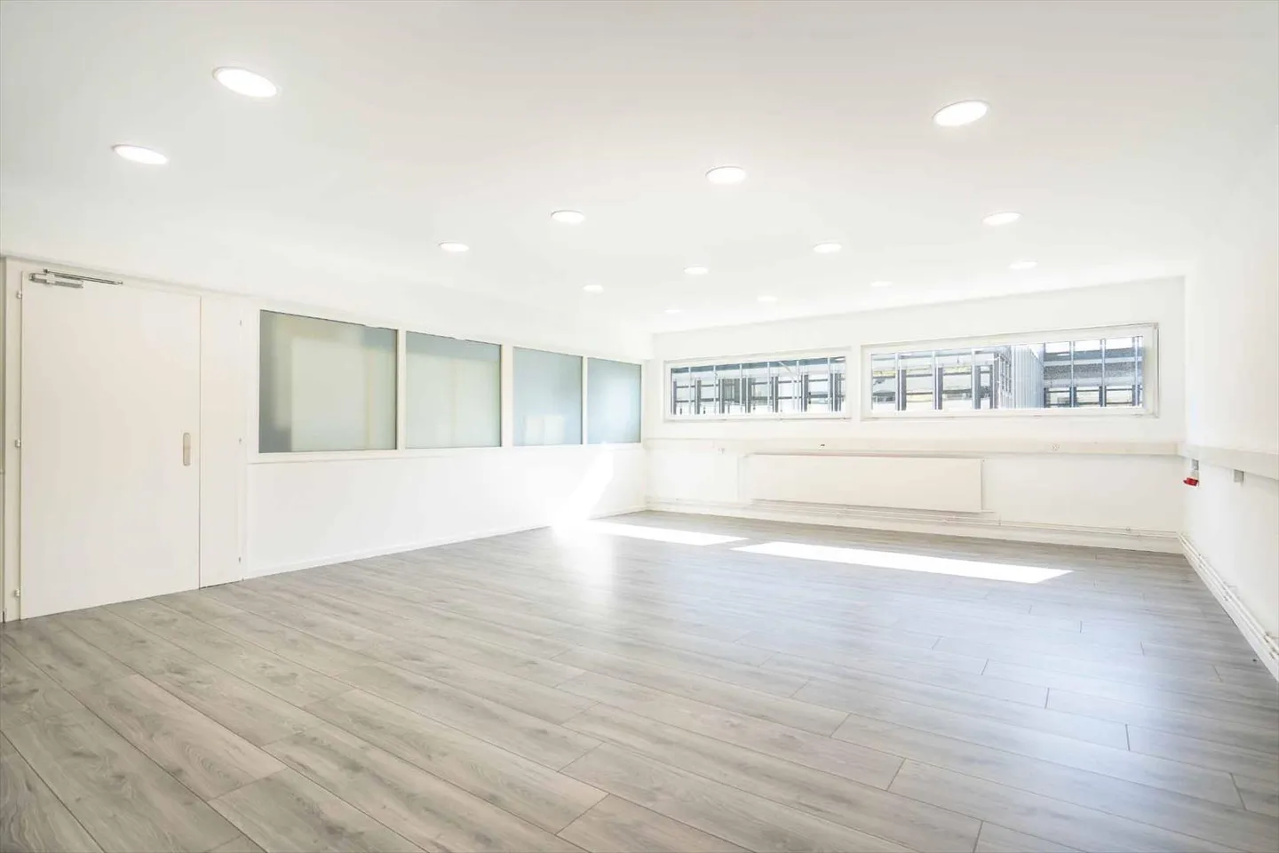 Rental spaces: renovated, visible and versatile – 40 to 160 m² - Photo 5 of 7