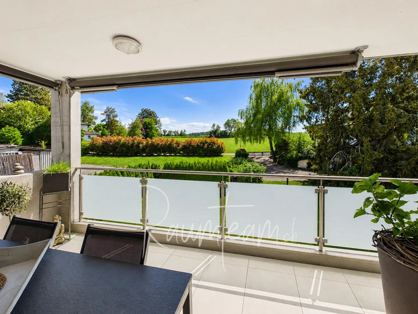 Bright apartment with a view of greenery - Photo 1 of 15