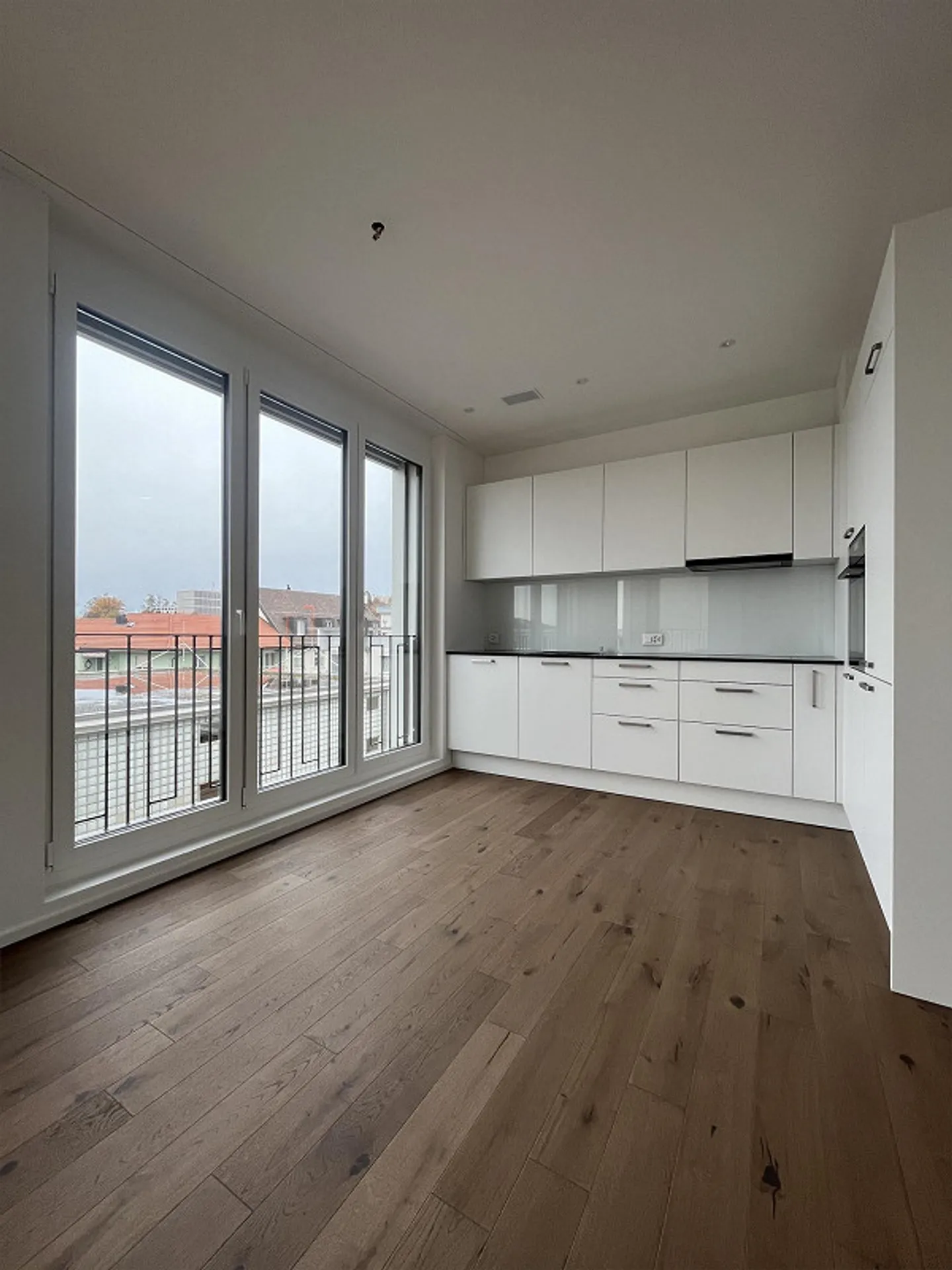 Beautiful living with urban flair - Photo 4 of 7