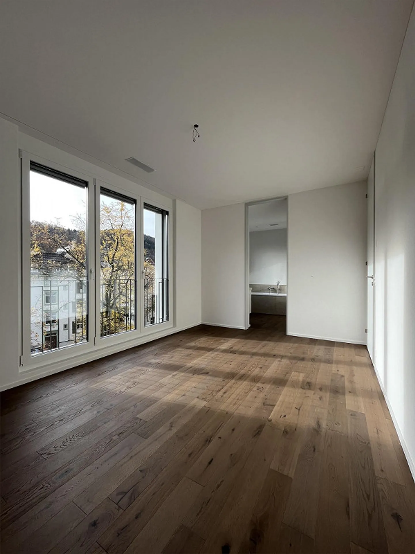 Beautiful living with urban flair - Photo 2 of 7