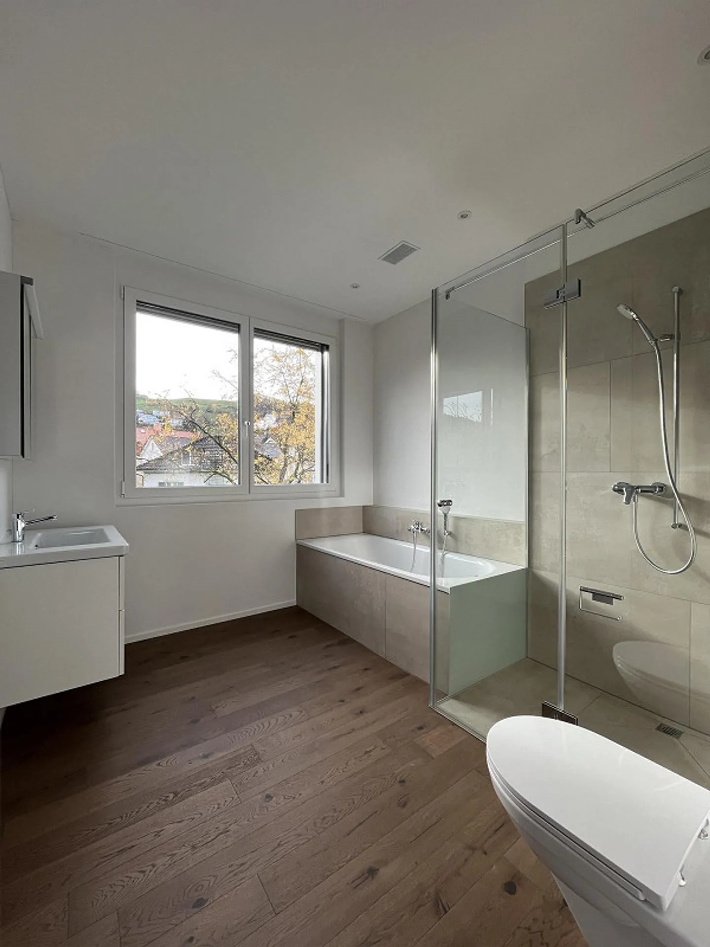 Beautiful living with urban flair - Photo 3 of 7